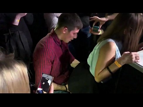 ❤️ Regte seks in 'n Russiese nagklub. 18-jarige Russiese meisie in die anus en vagina in 'n nagklub genaai ❤️❌ Pornovideo by ons af.rostov-laminat.ru ❌